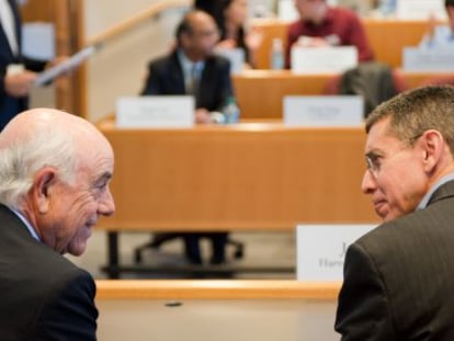 Francisco Gonz&aacute;lez, presidente de BBVA, junto a Jan W. Rivkin, profesor de estrategia en Harvard Business School.