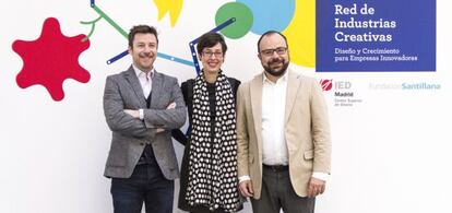 El director del IED España, Riccardo Marzullo, la subdirectora de la fundación Santillana, Giselle Etcheverry Walker, y el director de 'Red de industrias creativas', Juan Pastor Bustamante.