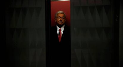 López Obrador, en un ascensor en Washington.