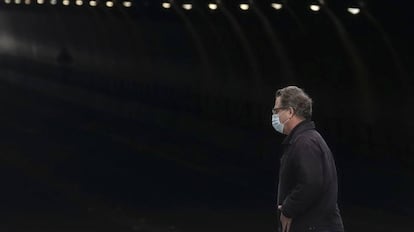 A man wears a mask while crossing in front of the Stockton Street Tunnel in San Francisco, Sunday, March 29, 2020. Californians endured a weekend of stepped-up restrictions aimed at keeping them home as much as possible while hospitals and health officials scrambled Sunday to ready themselves for a week that could see the feared dramatic surge in coronavirus cases. (AP Photo/Jeff Chiu)