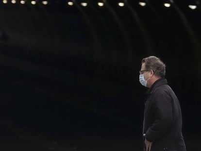 A man wears a mask while crossing in front of the Stockton Street Tunnel in San Francisco, Sunday, March 29, 2020. Californians endured a weekend of stepped-up restrictions aimed at keeping them home as much as possible while hospitals and health officials scrambled Sunday to ready themselves for a week that could see the feared dramatic surge in coronavirus cases. (AP Photo/Jeff Chiu)