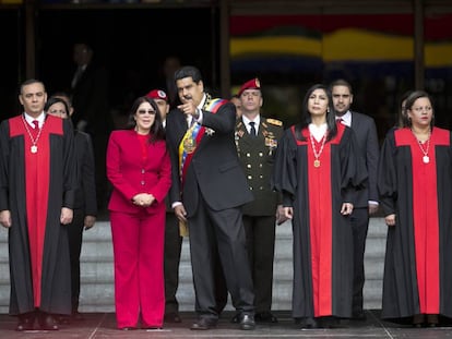 Nicolás Maduro com membros de Tribunal Supremo venezuelano.