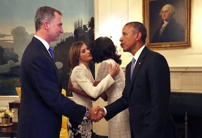 Los reyes Felipe y Letizia y el presidente de EEUU, Barack Obama y la primera dama, Michelle, se despìden tras en el encuentro que mantuvieron en la Casa Blanca, en el primer día del viaje oficial que sus Majestades realizan a Estados Unidos.