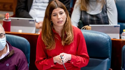 La diputada de Más Madrid, Loreto Arenillas Gómez, interviene en una sesión del pleno de la Asamblea de Madrid, a 3 de marzo de 2022, en Madrid (España).