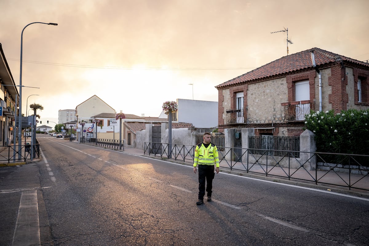 Los incendios de Madrid y Ávila, en riesgo de juntarse en uno: “Queda muy poquito”