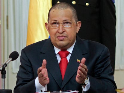 El presidente venezolano muestra su nueva imagen durante una cadena nacional en un acto de toma de juramento de nuevos ministros