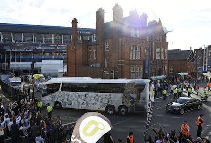 O ônibus do Real Madrid ao chegar ao estádio de Cardiff.