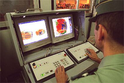 Escáner para la visualización de equipajes en el aeropuerto de Barajas.