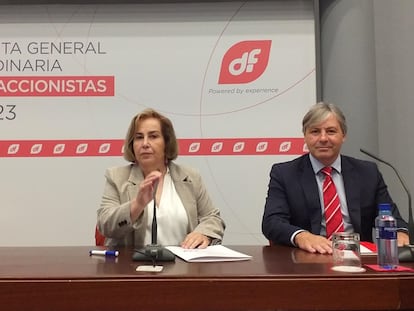 La presidenta y el CEO de Duro Felguera, Rosa Aza y Jaime Argüelles, respectivamente, en rueda de prensa posterior a la última junta.