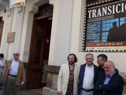 El director Carlos Mart&iacute;n, el actor Antonio Valero, el director del CDN, Ernesto Caballero y el director Santiago S&aacute;nchez. 