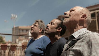 Valero, Moha y Pep (de izquierda a derecha), protagonistas de la comedia social 'Seis días corrientes'.