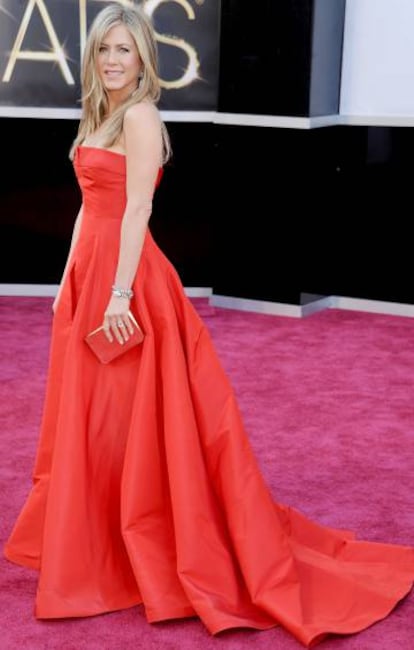 La actriz Jennifer Aniston en la alfombra roja de los Oscar en 2013.