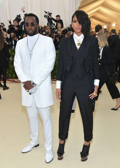 Sean "Diddy" Combs y Cassie, en blanco y negro.