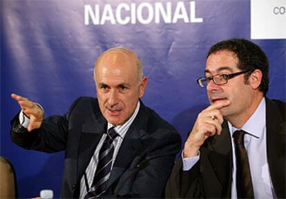 Josep Antoni Duran Lleida y Pere Macias, tras la reunión de la ejecutiva de CiU el pasado lunes.