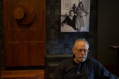 El poeta David Huerta durante la apertura del Memorial Octavio Paz y Marie-José Tramini.