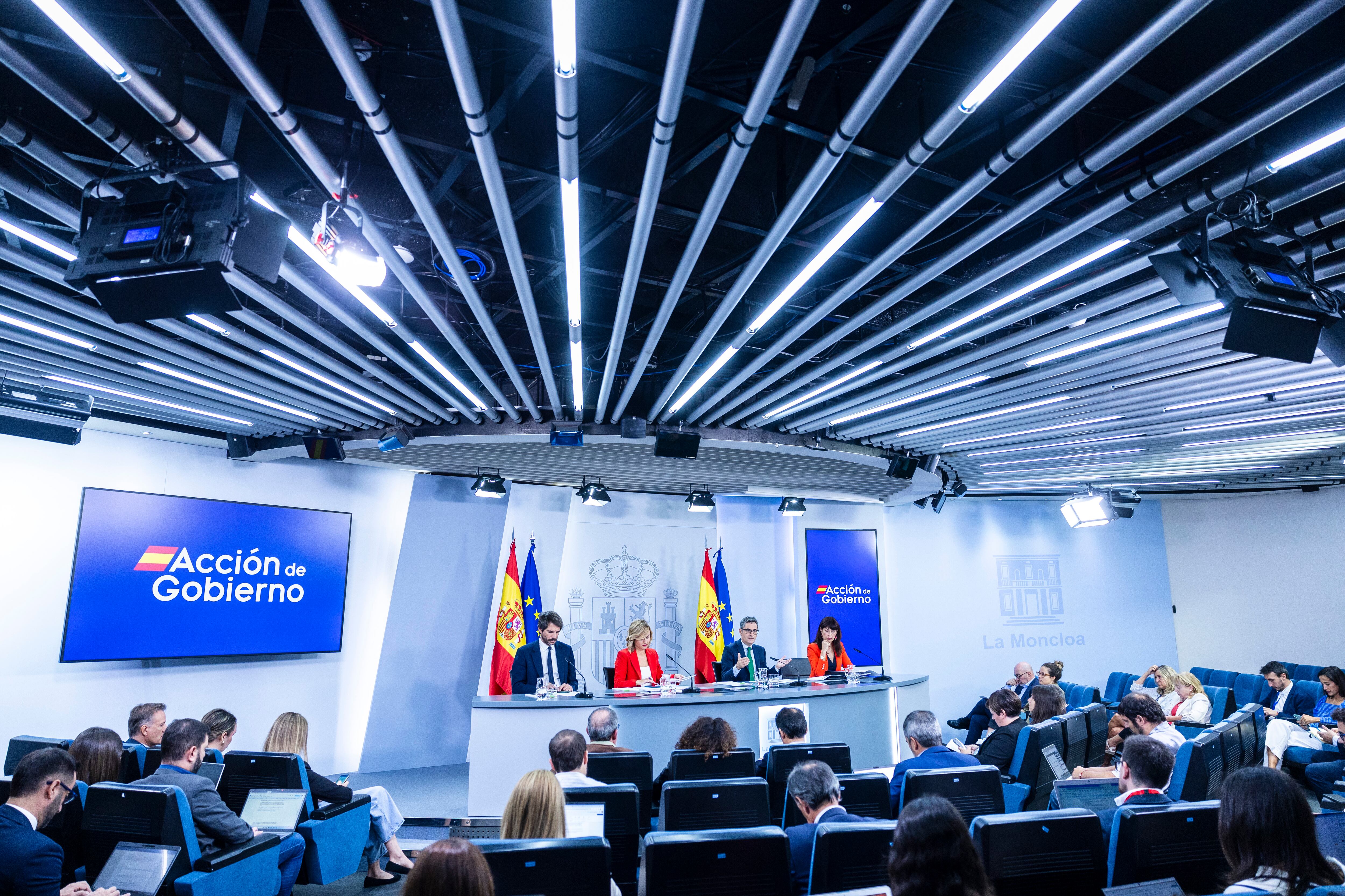 Los ministros Ernest Urtasun, Pilar Alegría, Félix Bolaños y Ana Redondo, en la rueda de prensa después del Consejo de Ministros, este martes.