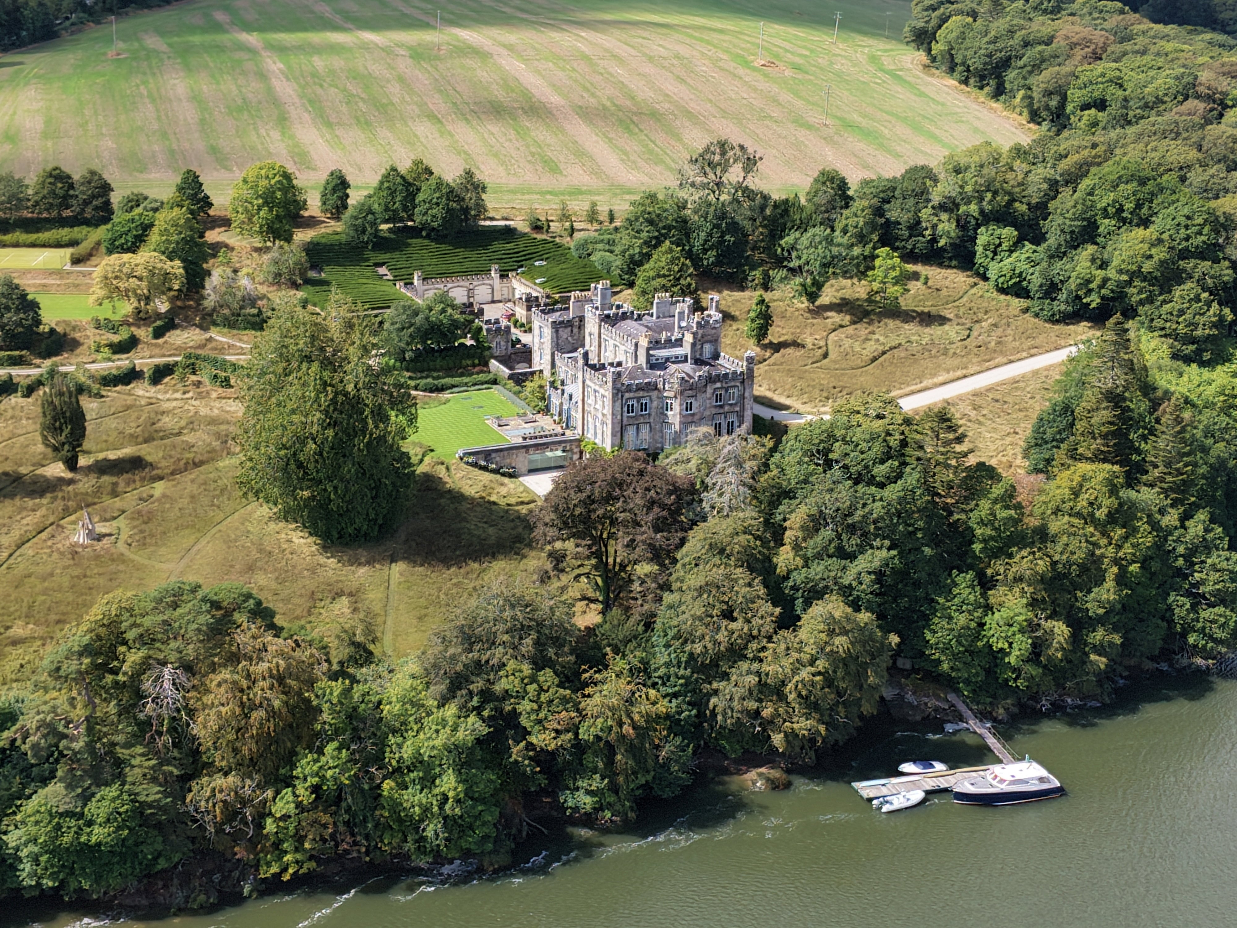 Mark Zuckerberg se compra un castillo del siglo XIX en el sur de Irlanda