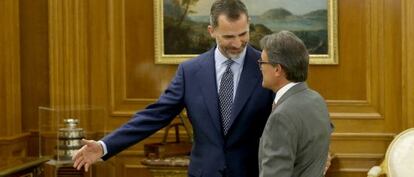 El Rey Felipe VI recibe al Presidente de la Generalitat de Cataluña, Artur Mas.