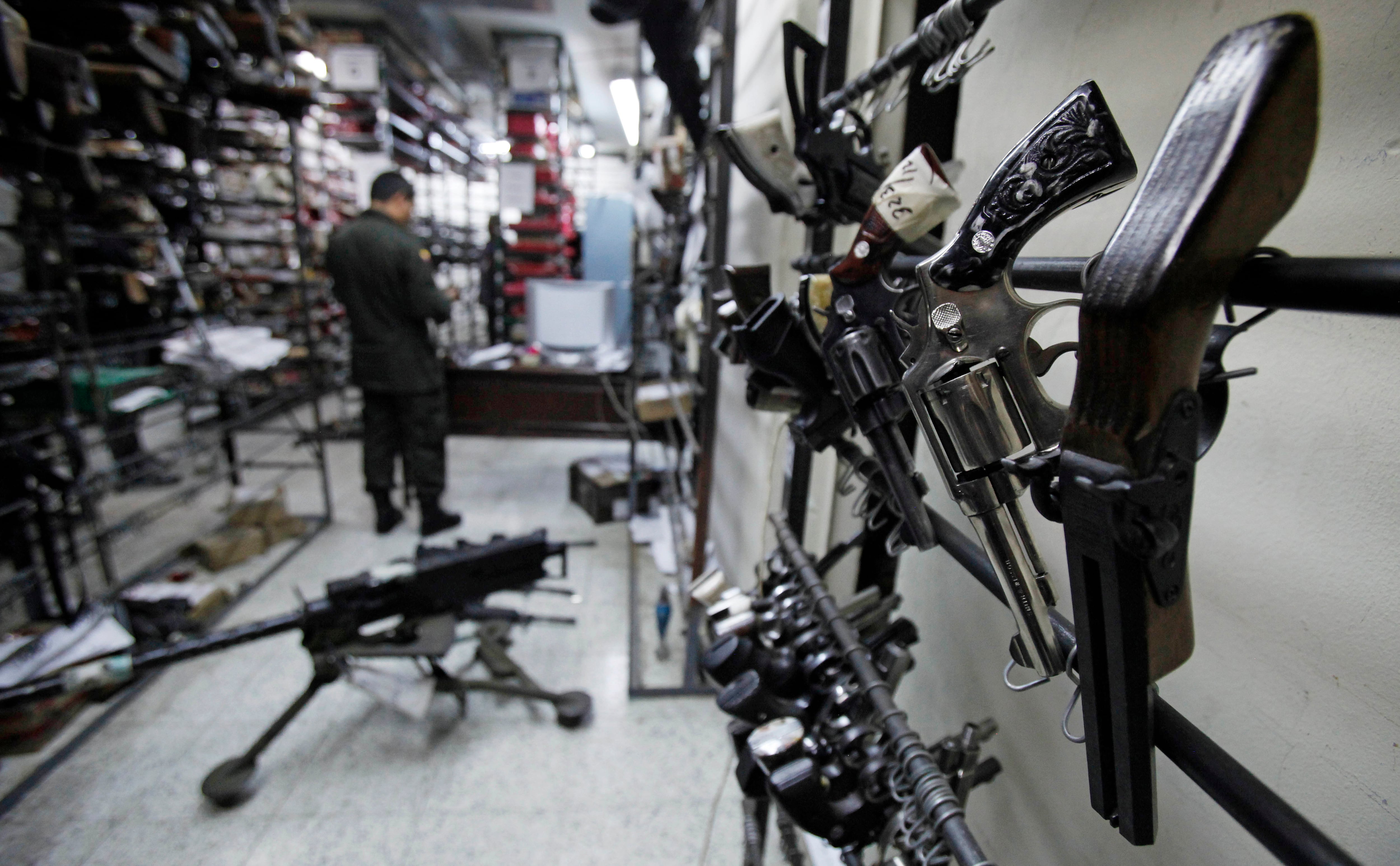 El mercado negro de las armas en Colombia elude el radar del Ministerio de Defensa
