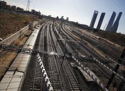 Una imagen de las vías del tren de la estación de Chamartín.