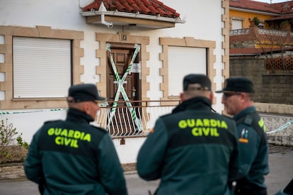 La casa donde vivían madre e hijo en la localidad cántabra de Hinojedo, en el municipio de Suances.