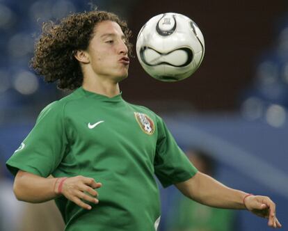 Andrés Guardado durante el calentamiento previo al México-Portugal, en el Mundial de 2006.