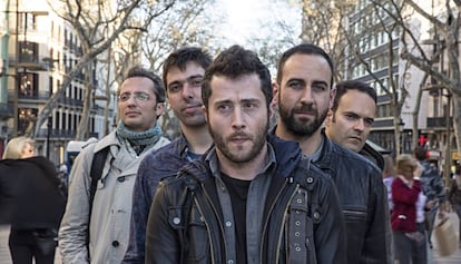Els integrants del grup musical Blaumut a la Rambla de Barcelona.