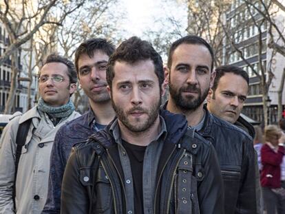 Els integrants del grup musical Blaumut a la Rambla de Barcelona.