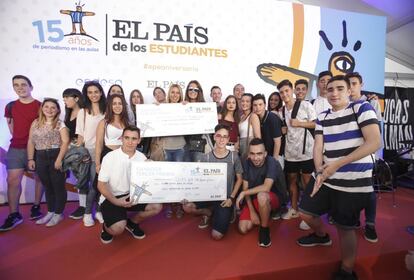 Los alumnos del C.E.I.P.S. GOYA (Terrassa, Barcelona), que han ganado el tercer premio por su periódico en papel The Legend of Ink. 
