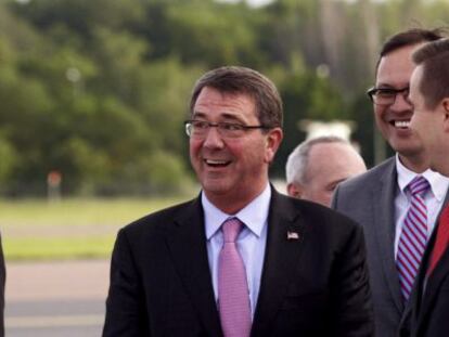 El secretari de Defensa dels EUA, Ashton Carter, arriba a Tallinn.