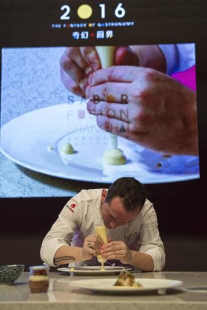 Clase magistral de Iván Muñoz, una estrella Michelin en el restaurante Chirón.