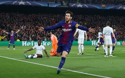 Messi celebra su segundo gol, el tercero del Barça.