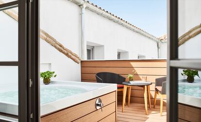 Suite Meller con jacuzzi en la terraza del Gran Hotel Inglés. 