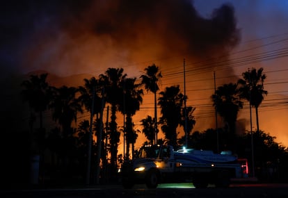 Hasta el momento no se han reportado víctimas fatales ni personas lesionadas. Sin embargo, los equipos de bomberos y Protección Civil continúan realizando maniobras para apagar los incendios.