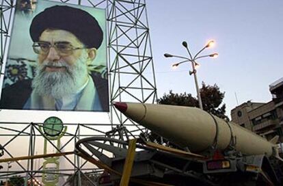 Ceremonia para conmemorar el 23º aniversario de la guerra entre Irak e Irán, ayer en Teherán.
