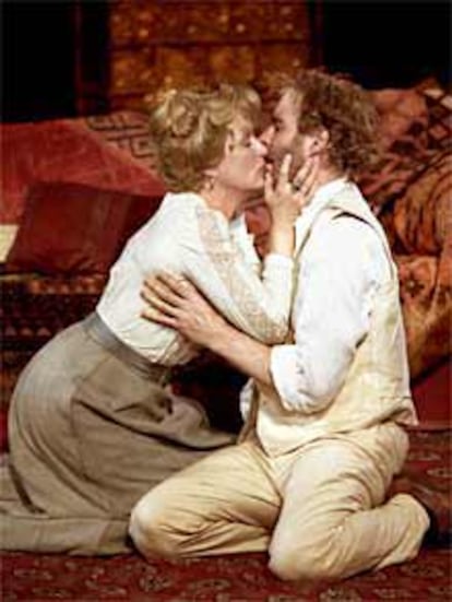 Meryl Streep y Kevin Kline, durante la representación de <b></b><i>La gaviota,</i> en Nueva York.