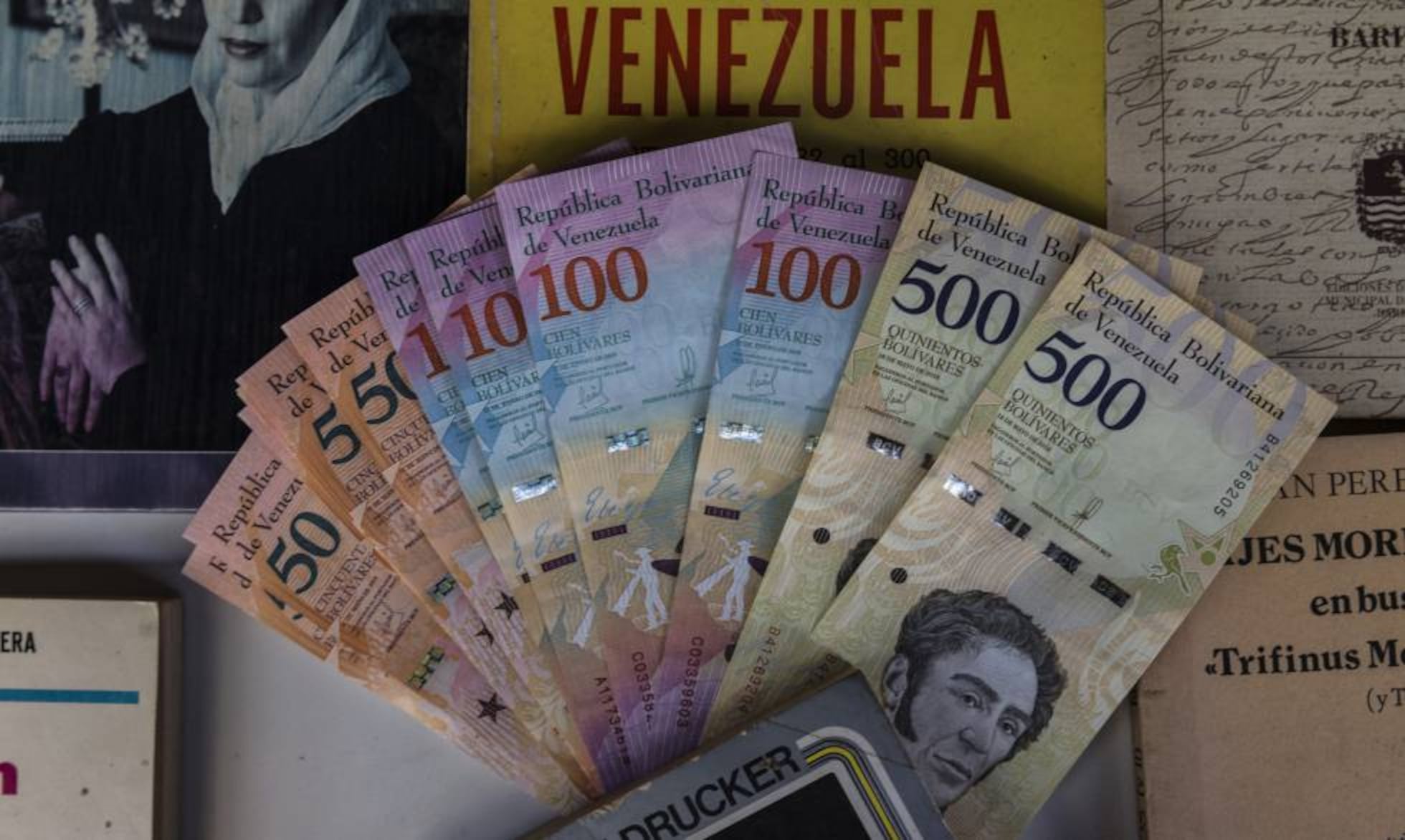 El petro venezolano: una ilusión y una moneda de chocolate | America | EL  PAÍS