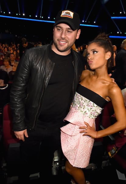 Scooter Braun and Ariana Grande at the AMA (American Music Award) gala held on November 22, 2015, in Los Angeles, California. 