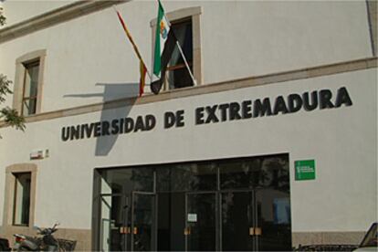 Fachada de la Universidad de Extremadura