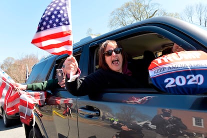 Manifestantes contra el confinamiento en Massachusetts (Estados Unidos).