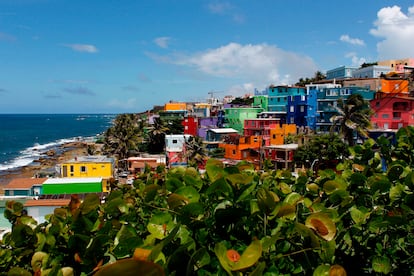 Vista del barrio de La Perla, junto al castillo de San Cristóbal, donde se grabó en 2017 el vídeo 'Despacito' de Luis Fonsi.