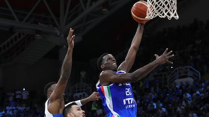 Niang, ante Grecia.