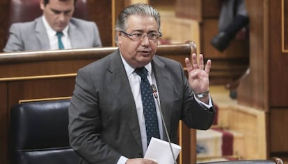 Juan Ignacio Zoido en la sesión de control al Gobierno.