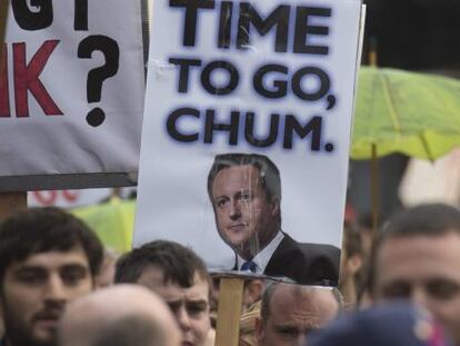 Protestas en Londres tras conocer la conexi&oacute;n de Cameron con Panam&aacute;.