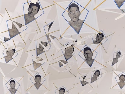 'Papalotes de los desaparecidos', de Francisco Toledo, con retratos de algunos de los 43 estudiantes de la Escuela de Ayotzinapa (México) desaparecidos en 2014.