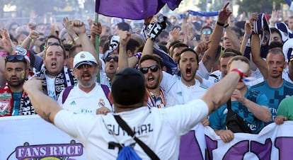 Soccer Football - Champions League Final - Real Madrid v Liverpool - Kiev, Ukraine - May 26, 2018 Real Madrid fans in Kiev before the match REUTERS/Viacheslav Ratynskyi