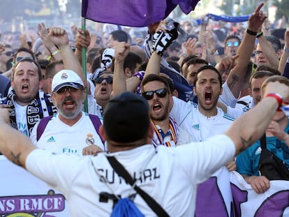 Soccer Football - Champions League Final - Real Madrid v Liverpool - Kiev, Ukraine - May 26, 2018 Real Madrid fans in Kiev before the match REUTERS/Viacheslav Ratynskyi