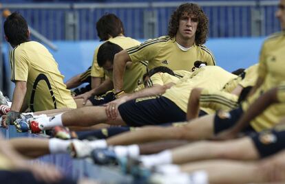 Puyol calienta con la selección durante la Eurocopa de Austria y Suiza en 2008.