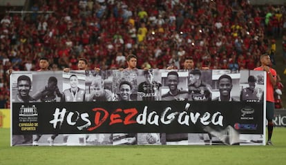 Garotos que morreram em incêndio foram homenageados no Maracanã.