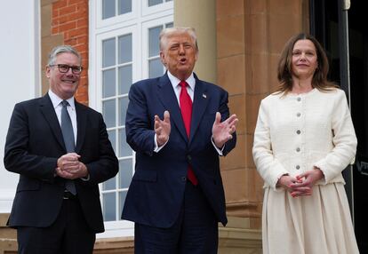 Donald Trump with Keir Starmer and his wife, Victoria, on Monday in Turnberry, Scotland.